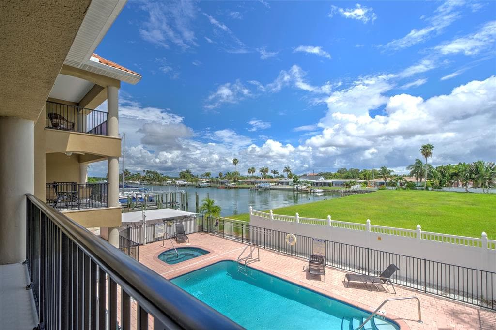 300 CAPRI BOULEVARD UNIT 8 TREASURE ISLAND, FL 33706