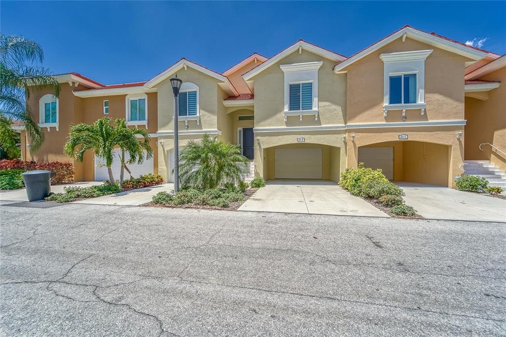 26 FRANKLIN COURT S UNIT B ST PETERSBURG, FL 33711