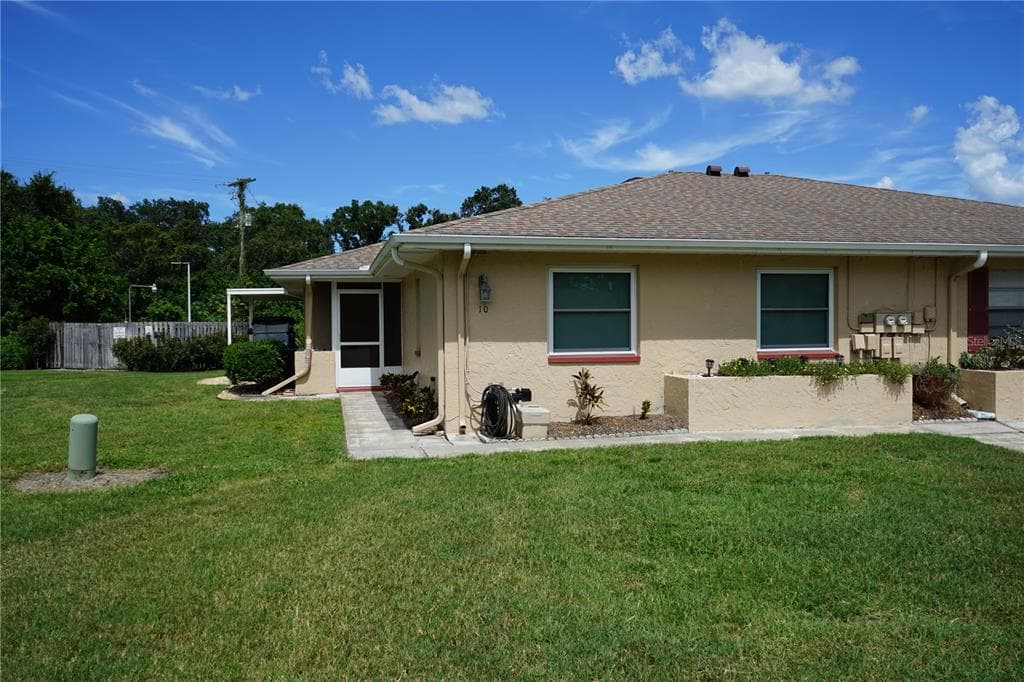 1907 CANTERBURY LANE UNIT 10 SUN CITY CENTER, FL 33573
