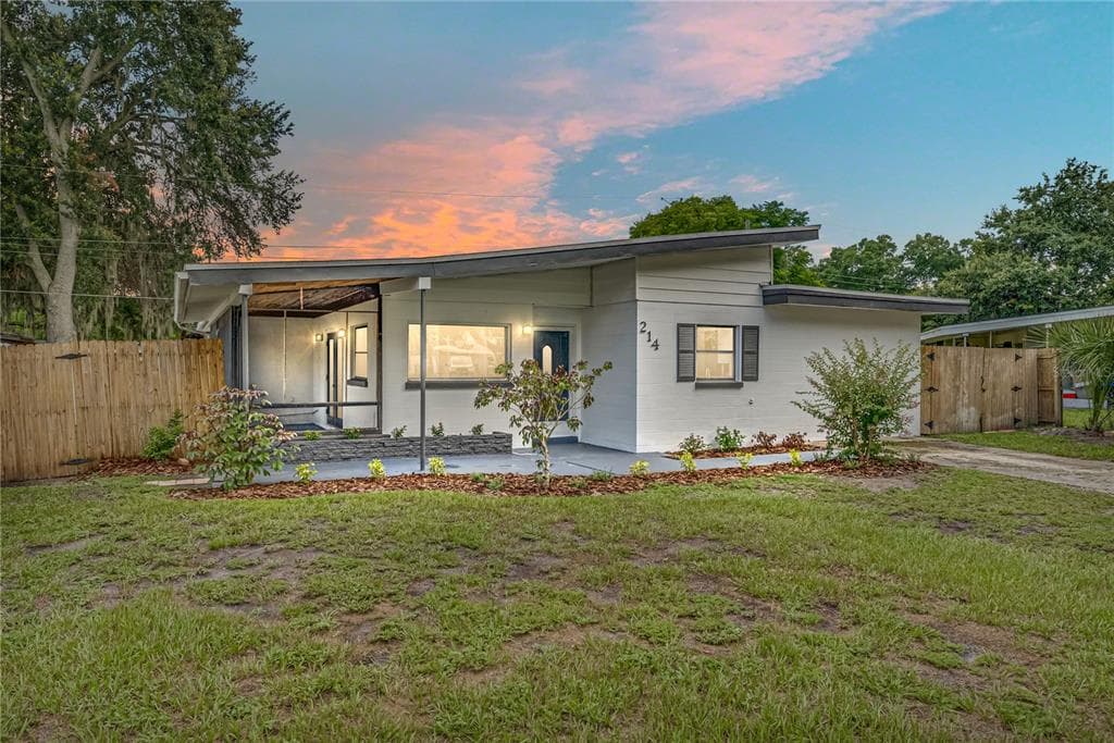 214 BOBBIE CIRCLE LAKELAND, FL 33813