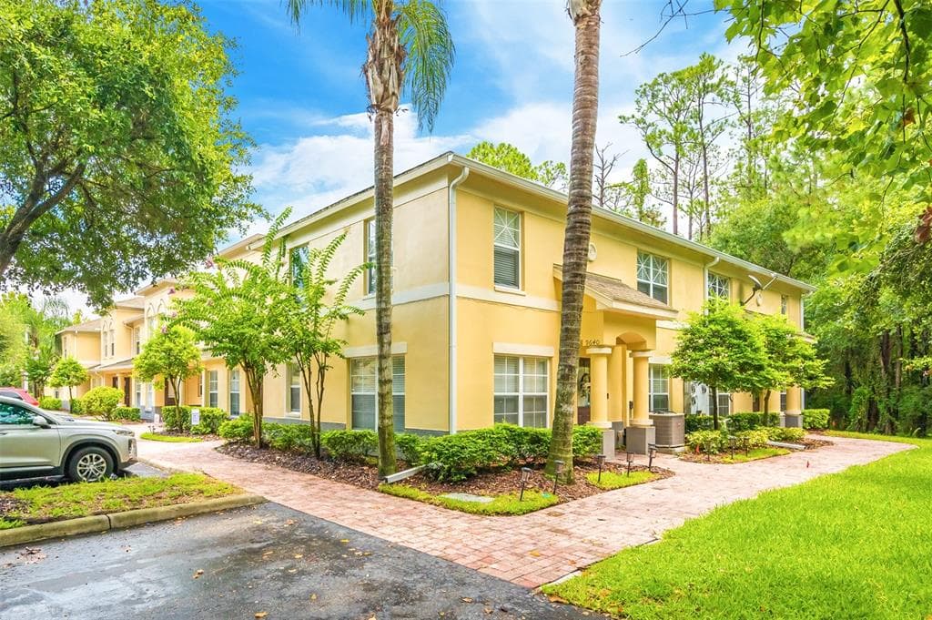 9642 CHARLESBERG DRIVE TAMPA, FL 33635