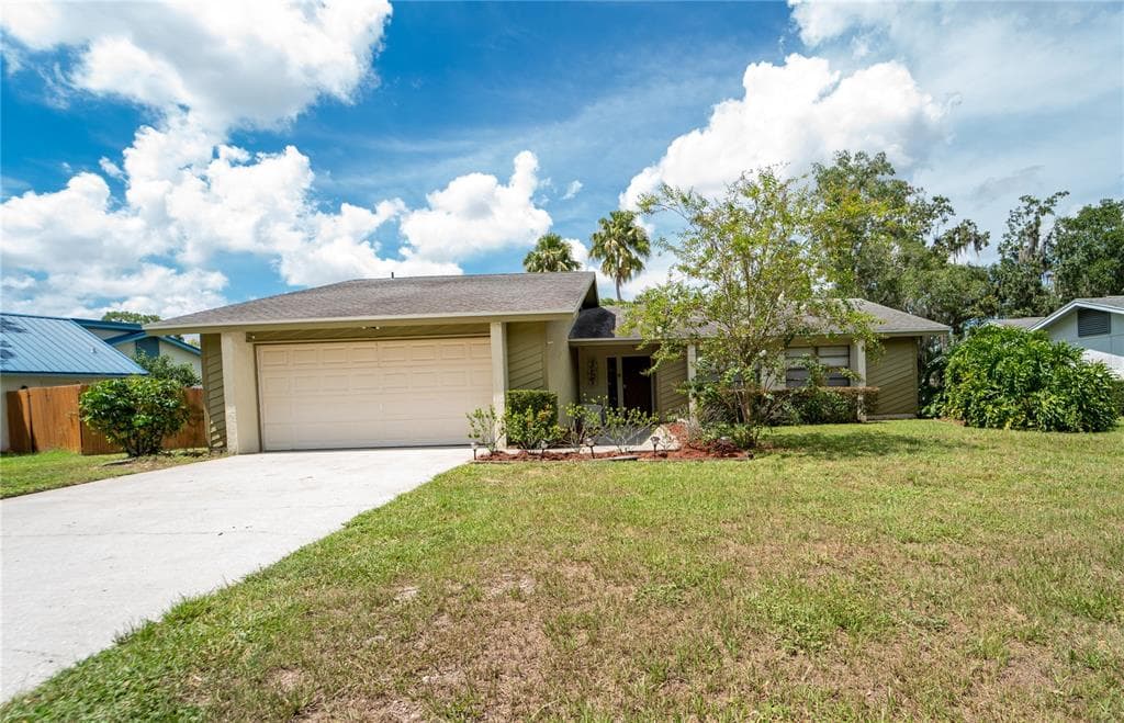 2405 E TIMBERLANE DRIVE