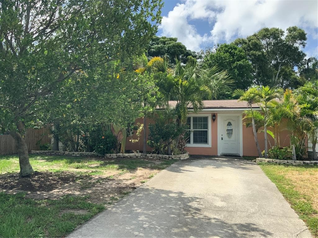 10381 KUMQUAT LANE SEMINOLE, FL 33772