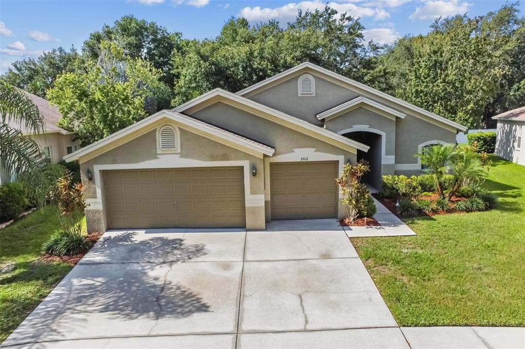 5912 BRAMBLE BUSH COURT ZEPHYRHILLS, FL 33541