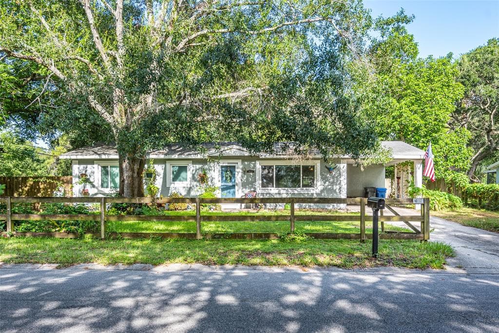 302 13TH STREET NE RUSKIN, FL 33570