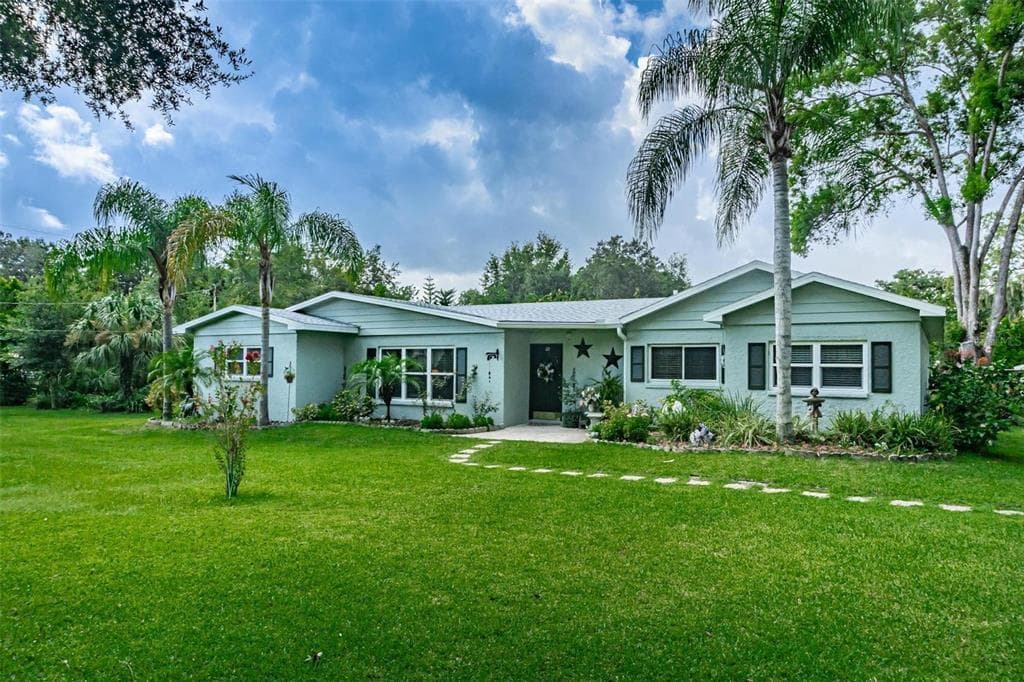 2201 OAKLANE ROAD VALRICO, FL 33596