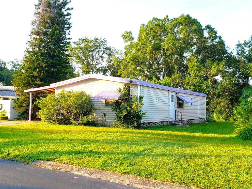 8916 FOX TRL TAMPA, FL 33626