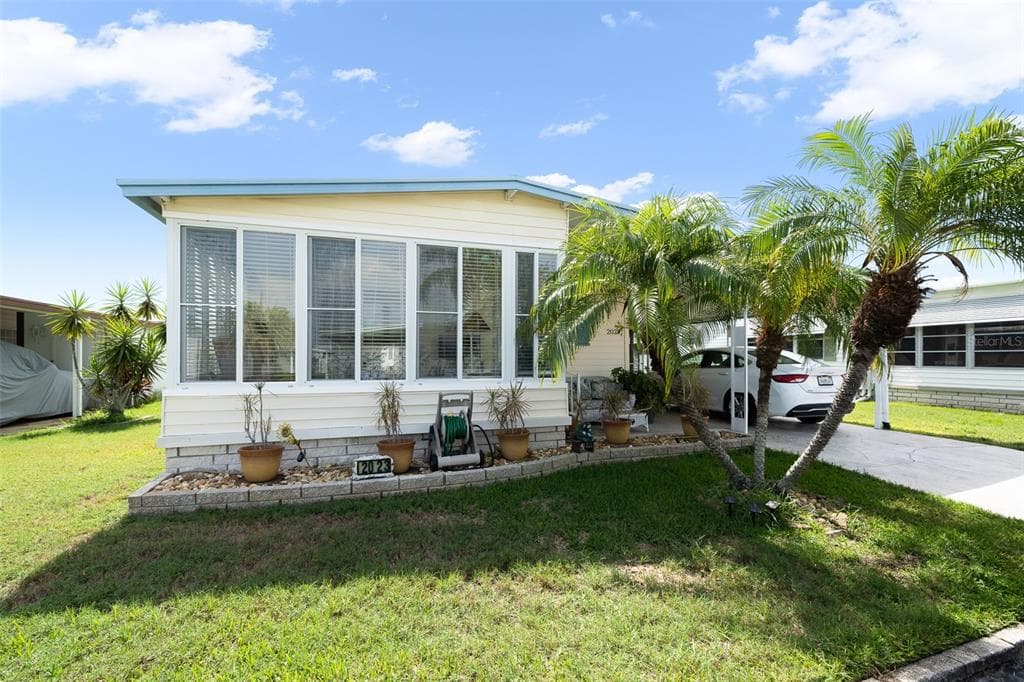 2023 MAUI DRIVE HOLIDAY, FL 34691