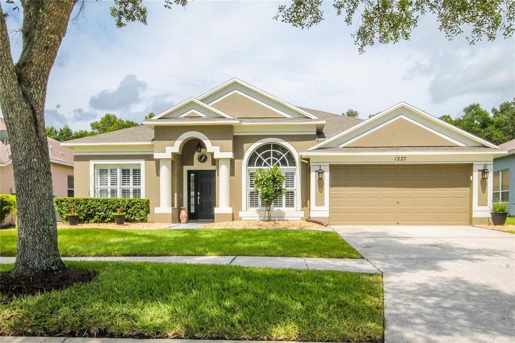 1227 BIG CREEK DRIVE WESLEY CHAPEL, FL 33544
