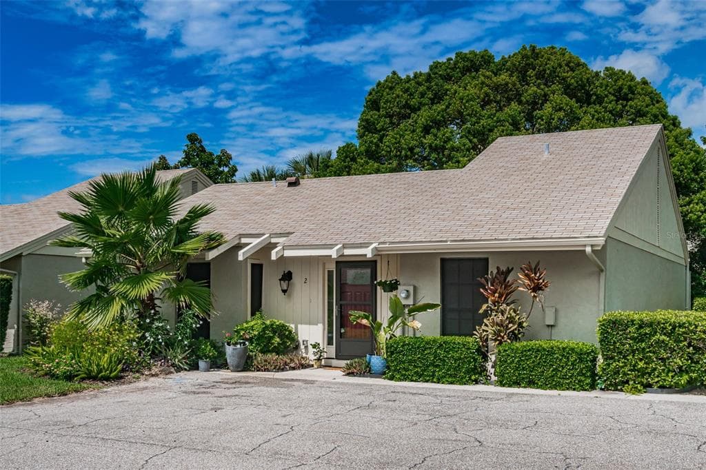 2 WINDRUSH BAY DRIVE TARPON SPRINGS, FL 34689