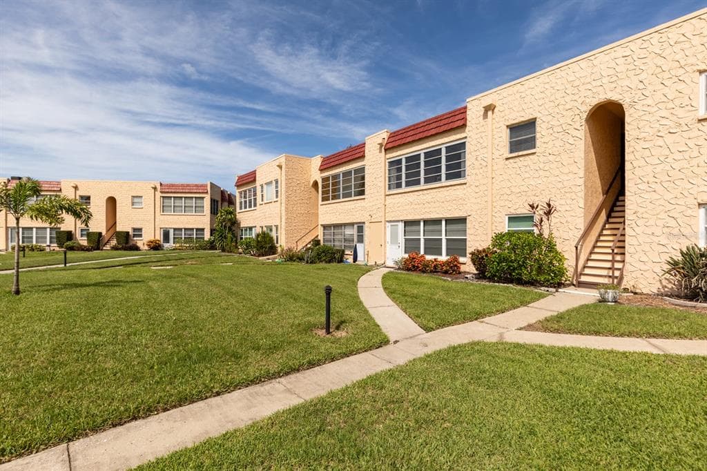 222 CEDARWOOD CIRCLE UNIT 222 SEMINOLE, FL 33777