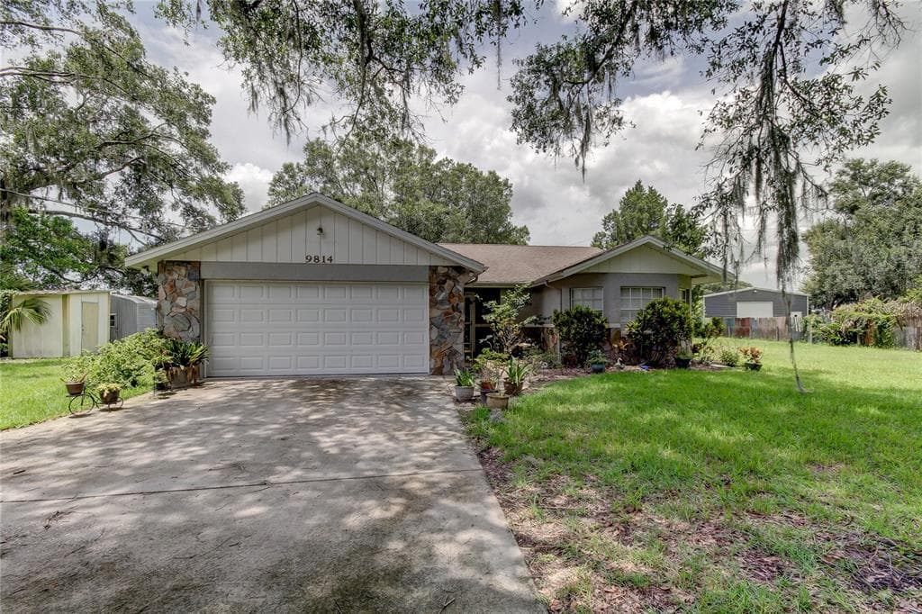 9814 REYLINDA AVENUE THONOTOSASSA, FL 33592