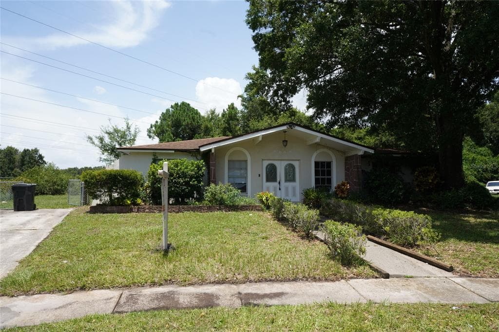 8618 WOOD RIDGE ROAD TAMPA, FL 33619