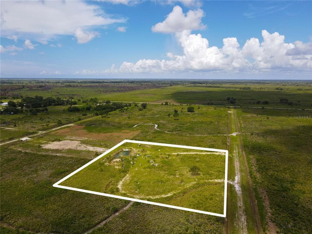 22026 NW 276TH STREET OKEECHOBEE, FL 34972