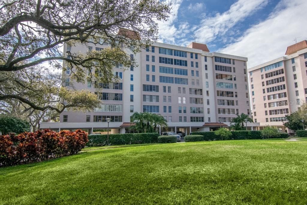 2403 S ARDSON PLACE UNIT 901B TAMPA, FL 33629