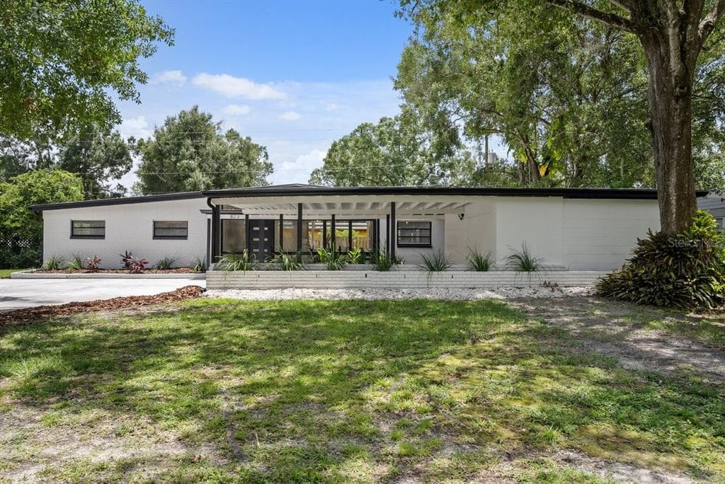 823 E RIVER DRIVE TEMPLE TERRACE, FL 33617