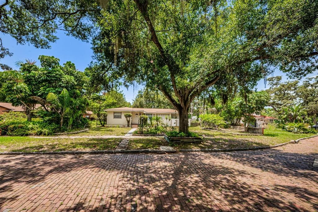 7700 DARTMOUTH AVENUE N ST PETERSBURG, FL 33710