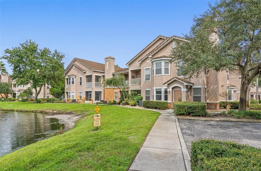 10438 VILLA VIEW CIRCLE TAMPA, FL 33647