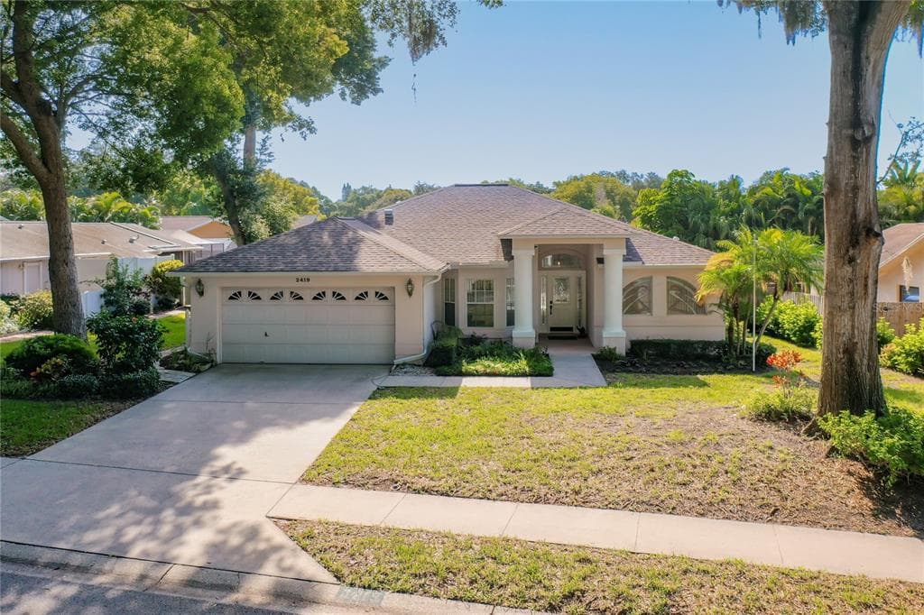 2419 ROLLING OAKS DRIVE