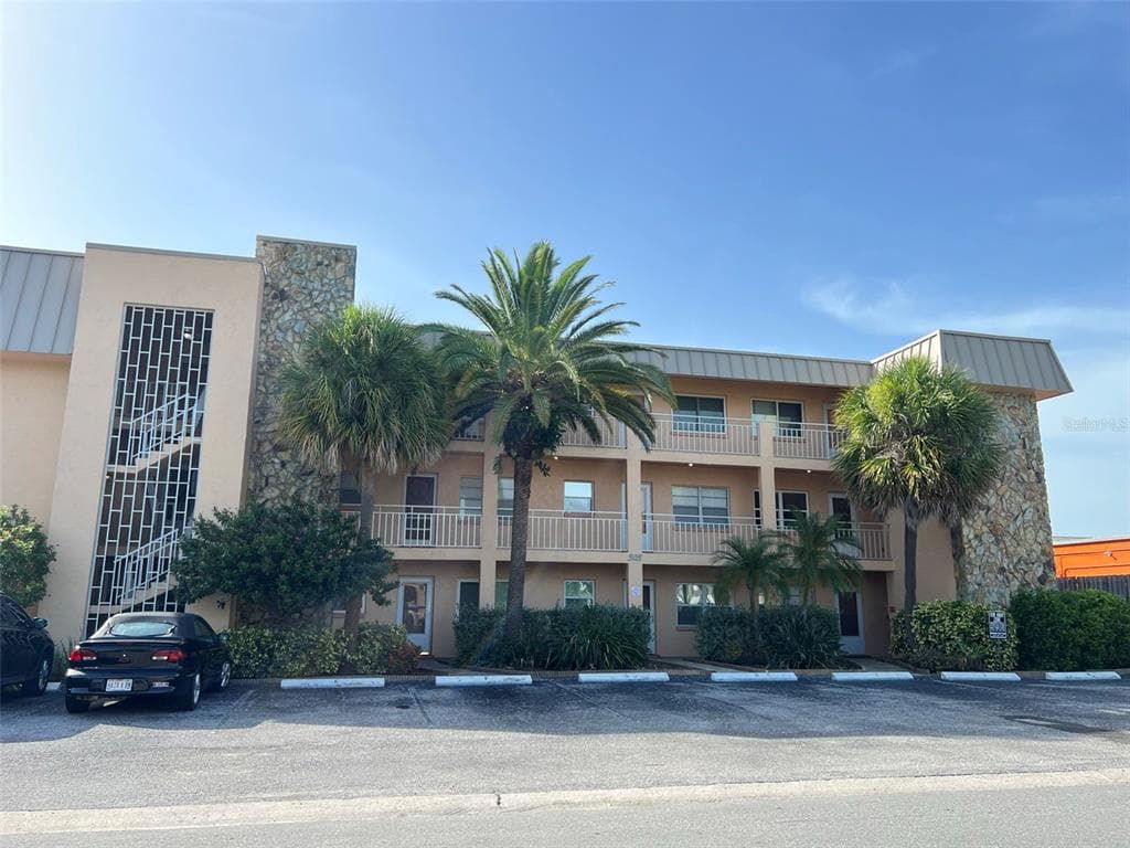 505 66TH AVENUE UNIT 11 ST PETE BEACH, FL 33706