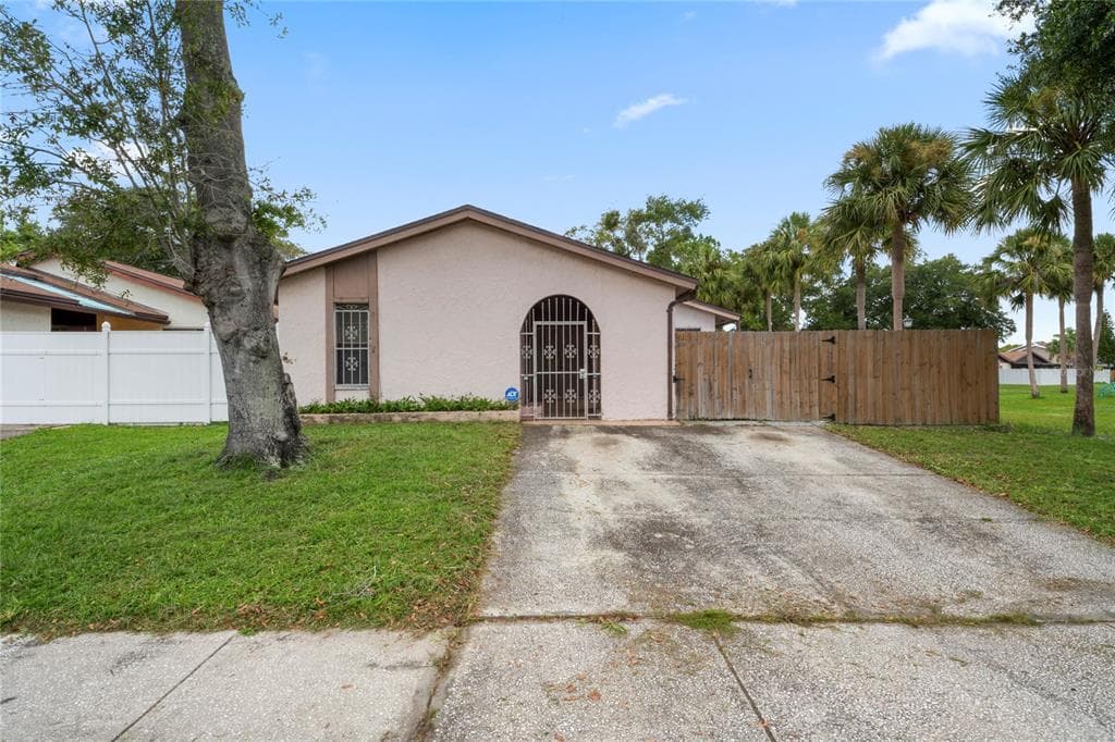 10328 PARKCREST DRIVE TAMPA, FL 33624