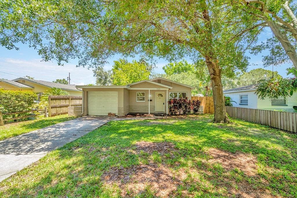 1121 49TH AVENUE N ST PETERSBURG, FL 33703