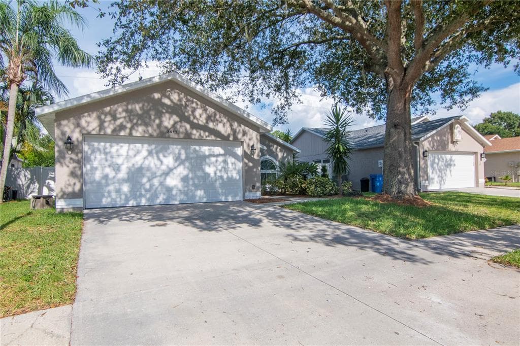 8645 HUNTFIELD STREET TAMPA, FL 33635