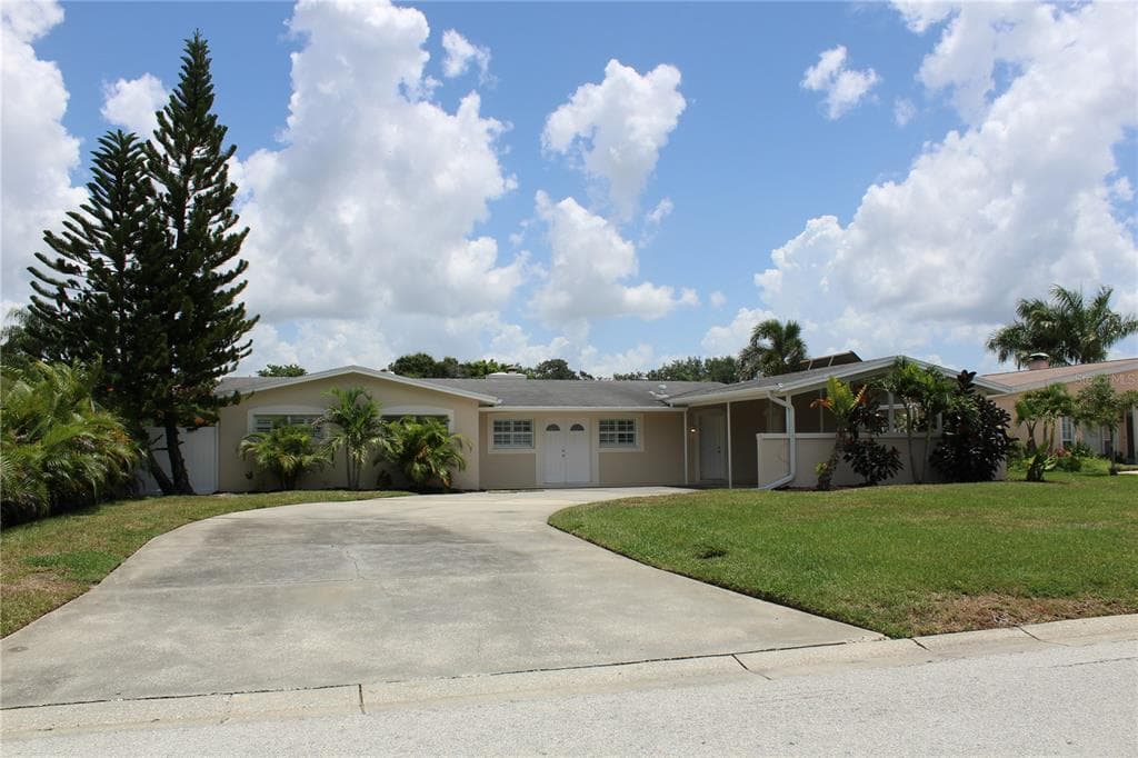 3945 FONTAINEBLEAU DRIVE TAMPA, FL 33634