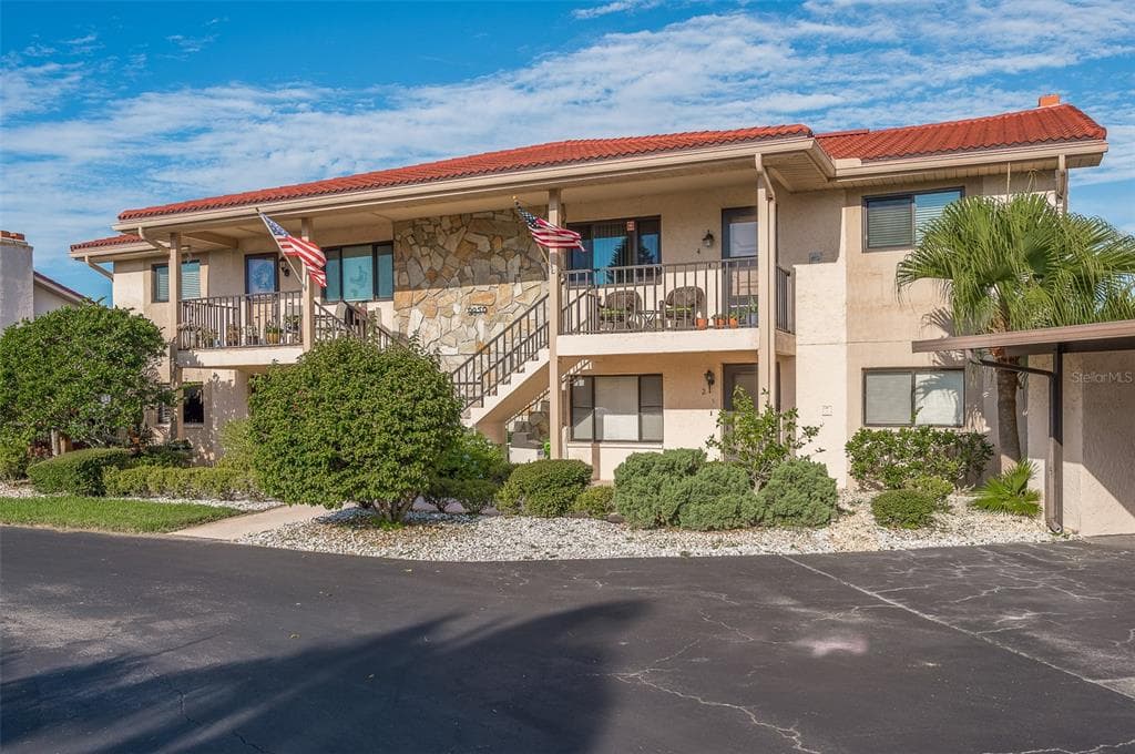 9950 EAGLES POINT CIRCLE UNIT 4 PORT RICHEY, FL 34668