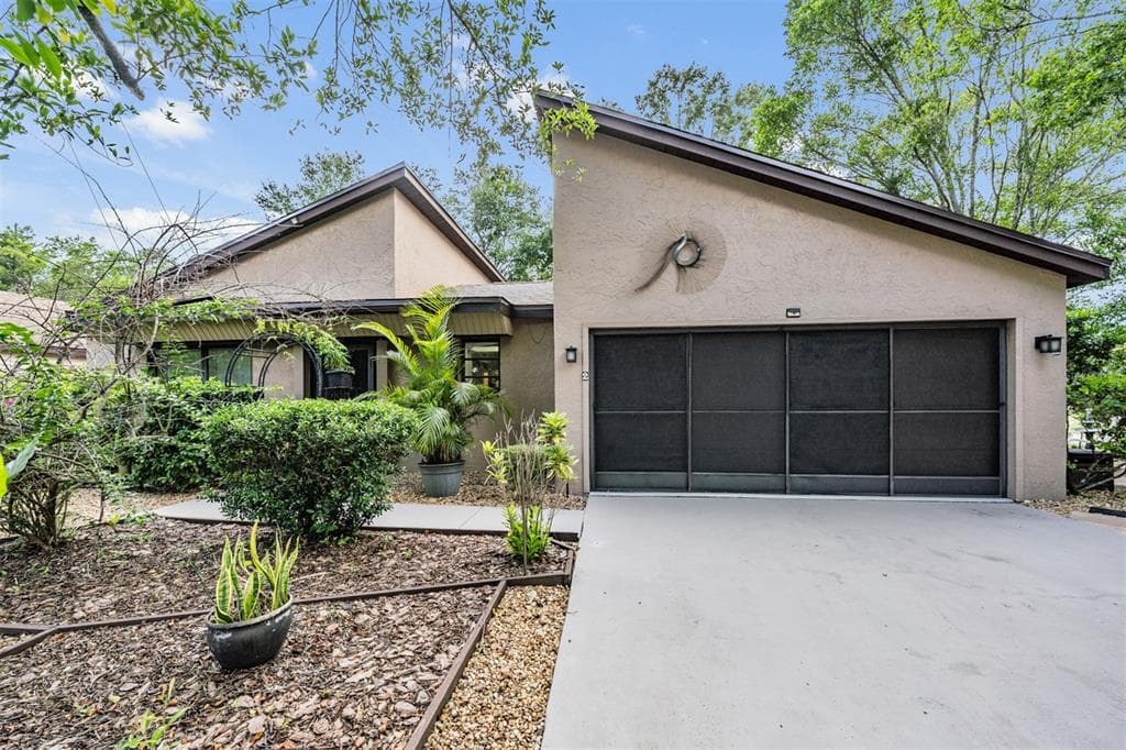 2 PINEWOOD GREEN HOMOSASSA, FL 34446