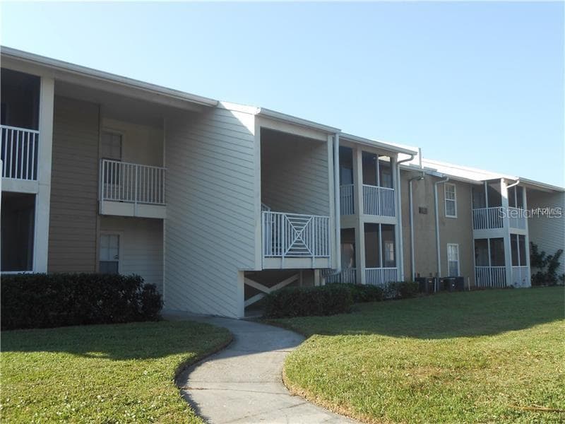 221 LAKE BROOK CIRCLE UNIT 102 BRANDON, FL 33511