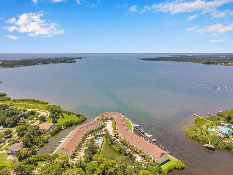 125 BRENT CIRCLE OLDSMAR, FL 34677