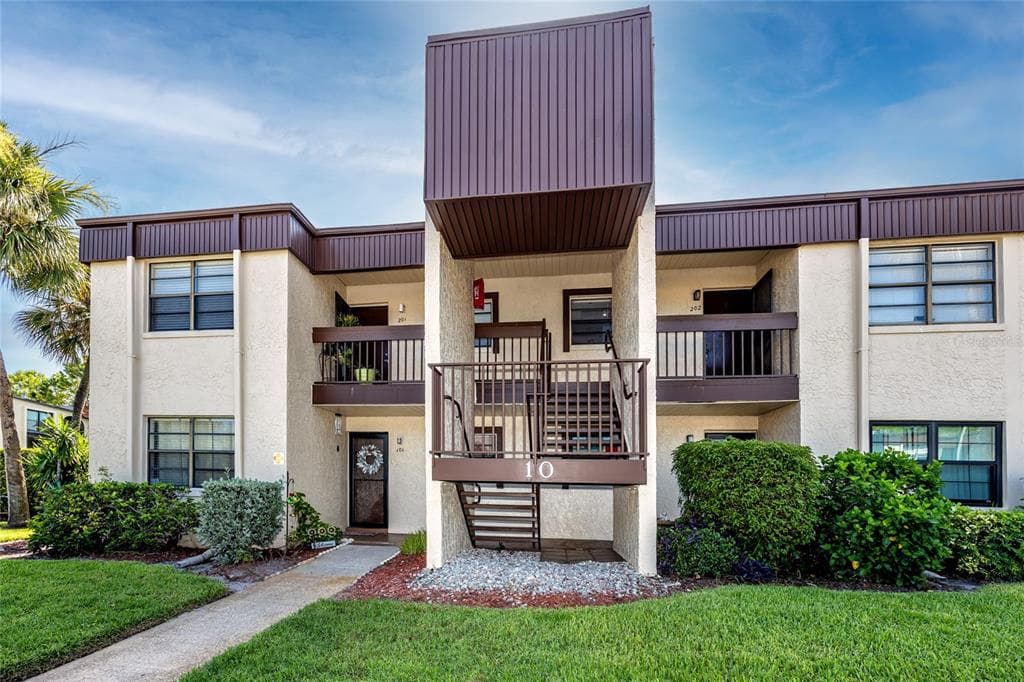 2400 WINDING CREEK BOULEVARD UNIT 10-202 CLEARWATER, FL 33761