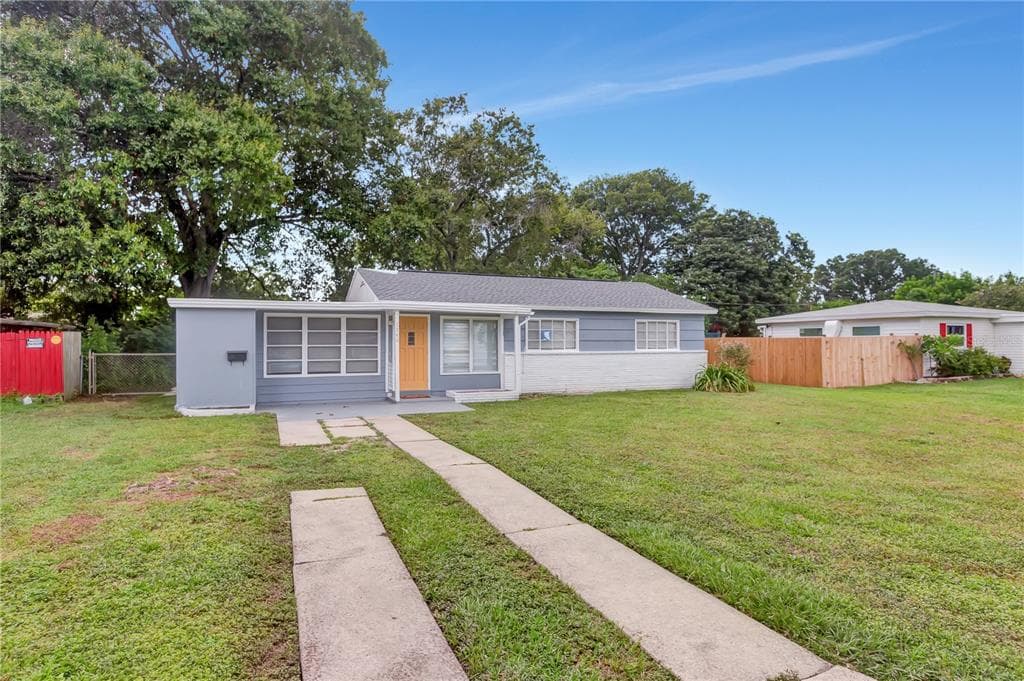 7540 MEADOWLAWN DRIVE N ST PETERSBURG, FL 33702