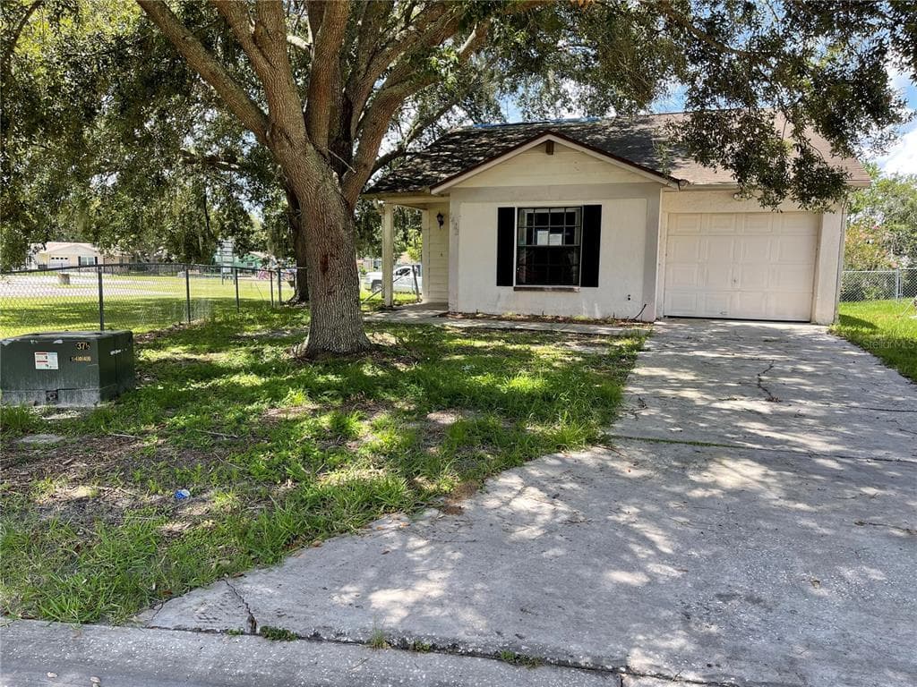 1422 BRAMBLEWOOD DRIVE LAKELAND, FL 33811