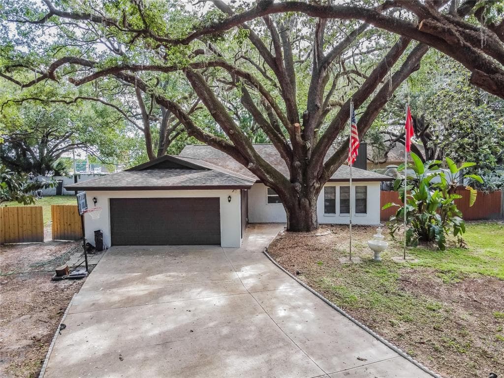 14604 OAK VINE DRIVE LUTZ, FL 33559