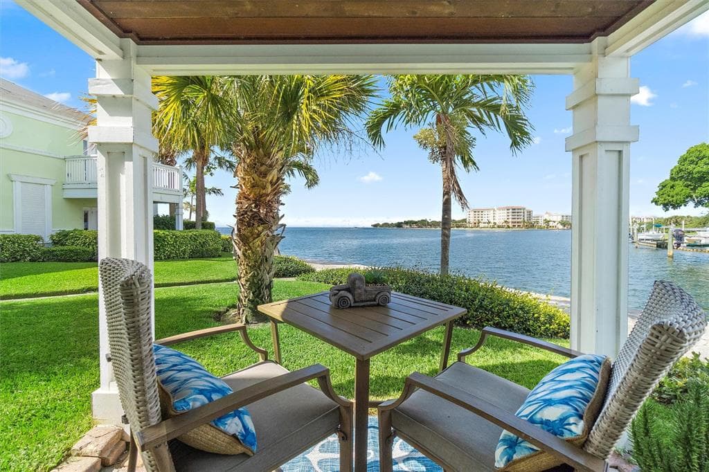 5255 COQUINA KEY DRIVE SE UNIT A ST PETERSBURG, FL 33705