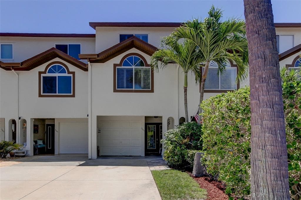 307 MADEIRA CIRCLE TIERRA VERDE, FL 33715