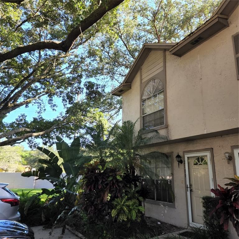 2101 FLETCHERS POINT CIRCLE TAMPA, FL 33613