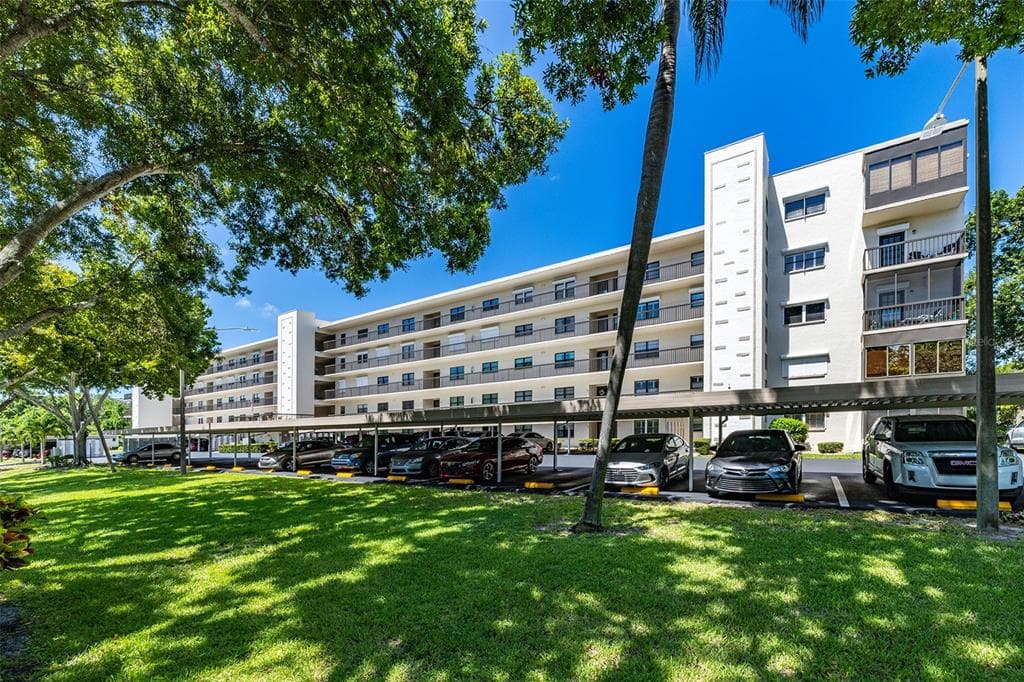 8198 TERRACE GARDEN DRIVE N UNIT 203 ST PETERSBURG, FL 33709