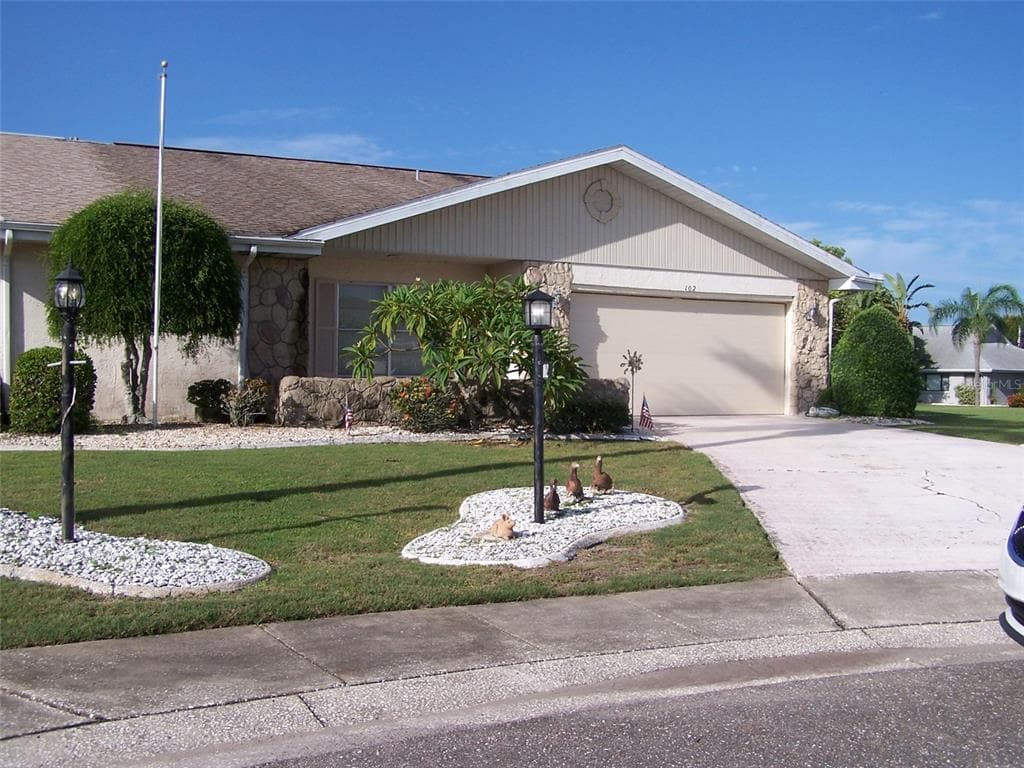 102 WHITETAIL COURT SUN CITY CENTER, FL 33573