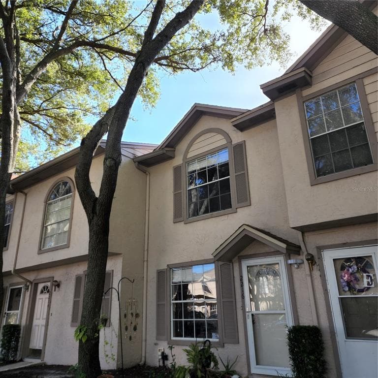 2216 FLETCHERS POINT CIRCLE TAMPA, FL 33613