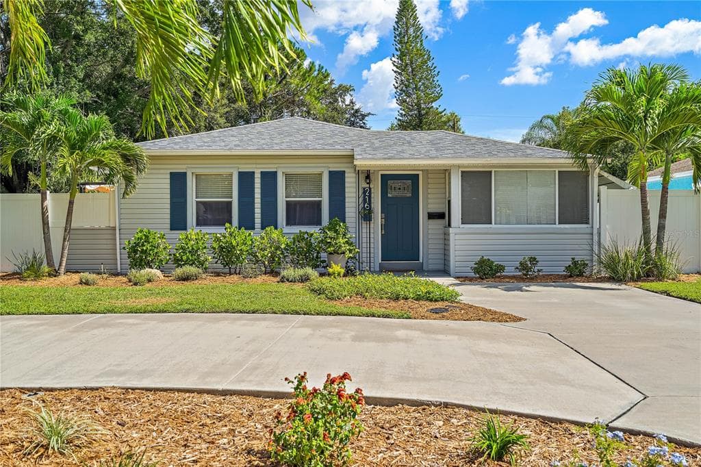 216 42ND AVENUE NE ST PETERSBURG, FL 33703