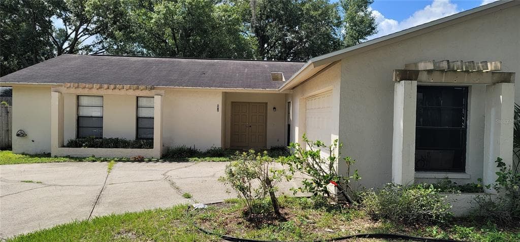 4412 LARKFIELD LANE TAMPA, FL 33624