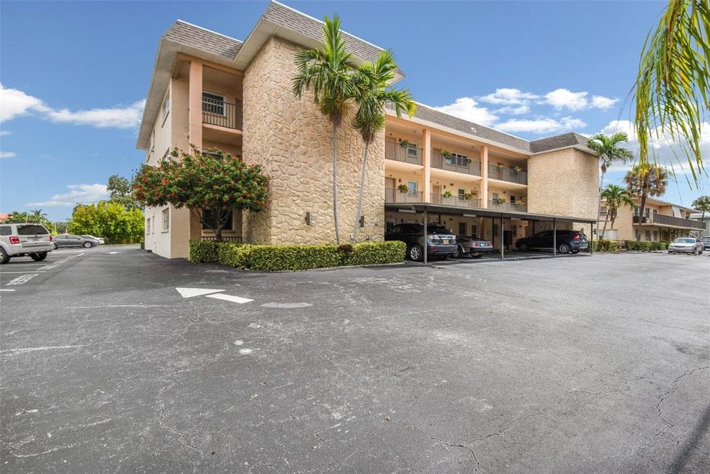 3789 46TH AVENUE S UNIT 301 ST PETERSBURG, FL 33711