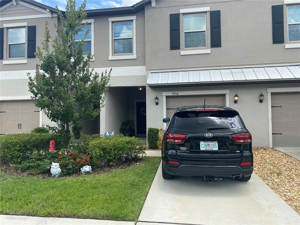 9754 PEMBROOKE PINES DRIVE SUN CITY CENTER, FL 33573