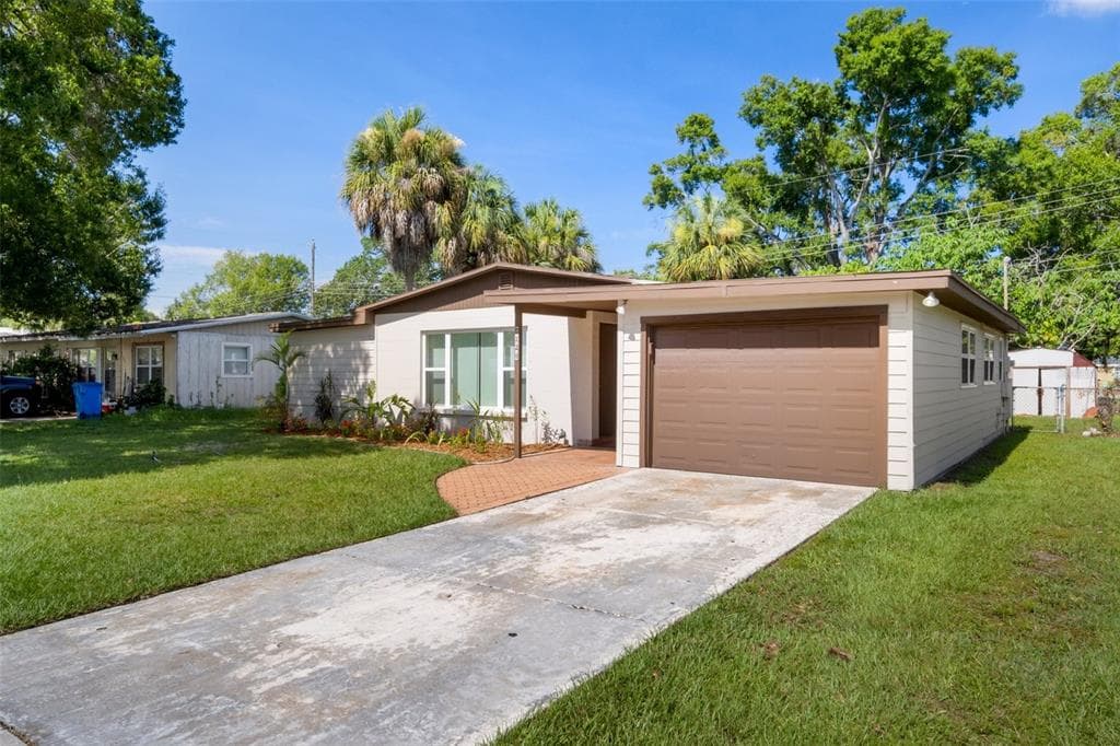 5128 HALIFAX DRIVE TAMPA, FL 33615
