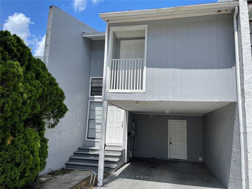 5009 TERRACE VILLAGE LANE TAMPA, FL 33617