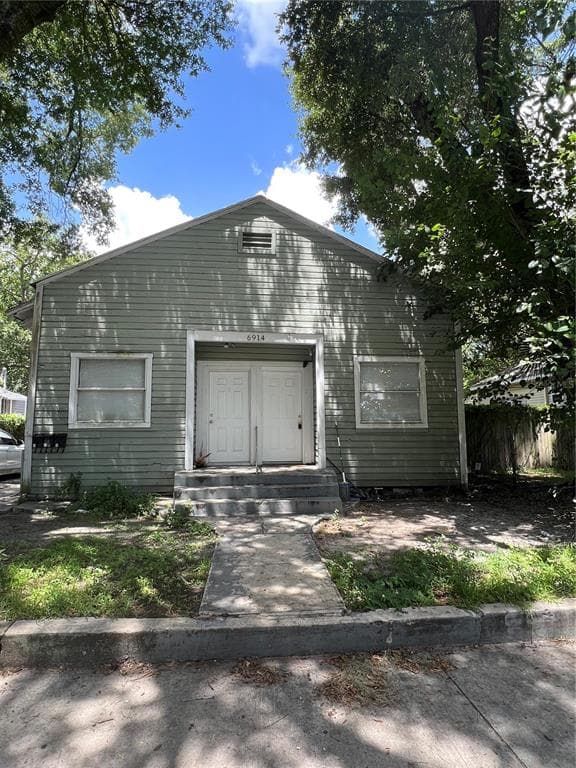 6914 N CENTRAL AVENUE TAMPA, FL 33604