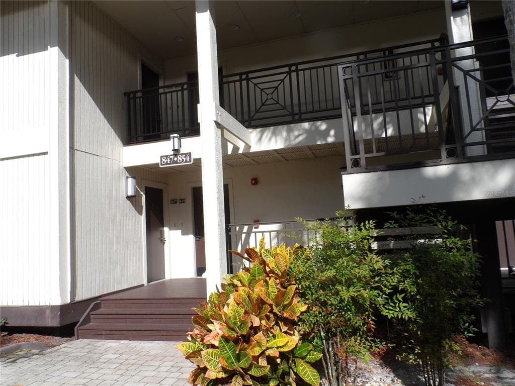 4752 FOX HUNT DRIVE UNIT 850 WESLEY CHAPEL, FL 33543